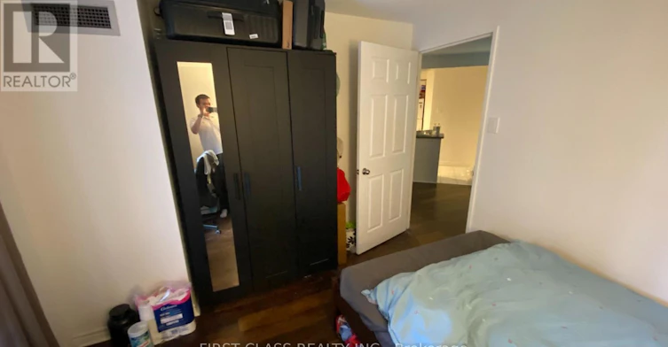 303 Secondary Bedroom) 736 Bay Street, Toronto, ON, M5G 2M4 - 4
