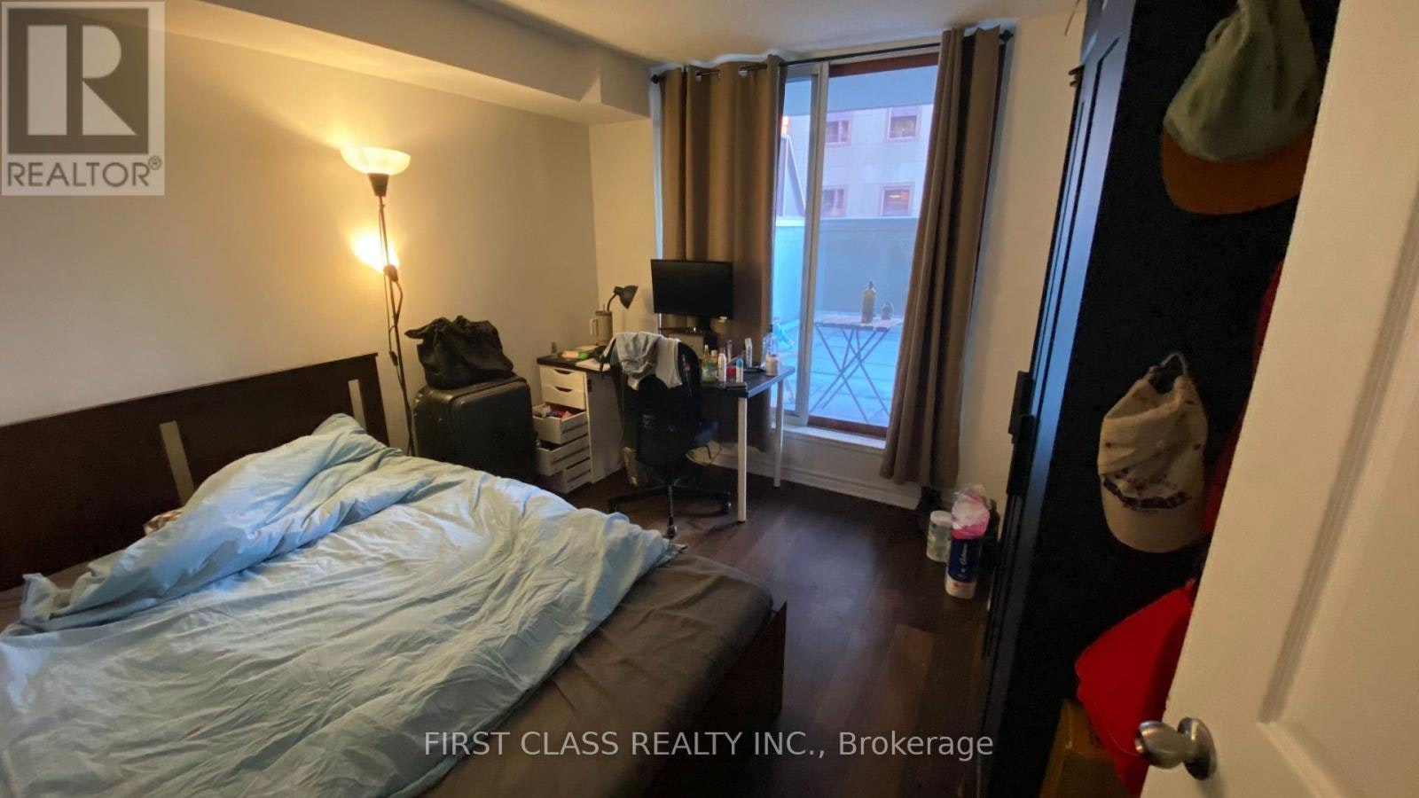 303 Secondary Bedroom) 736 Bay Street, Toronto, ON, M5G 2M4 - 3
