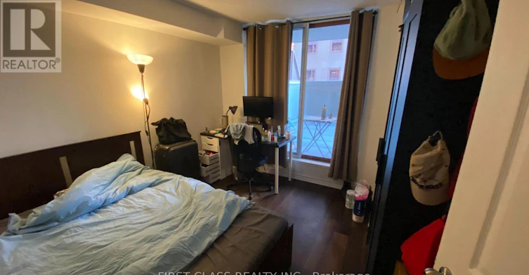303 Secondary Bedroom) 736 Bay Street, Toronto, ON, M5G 2M4 - 3