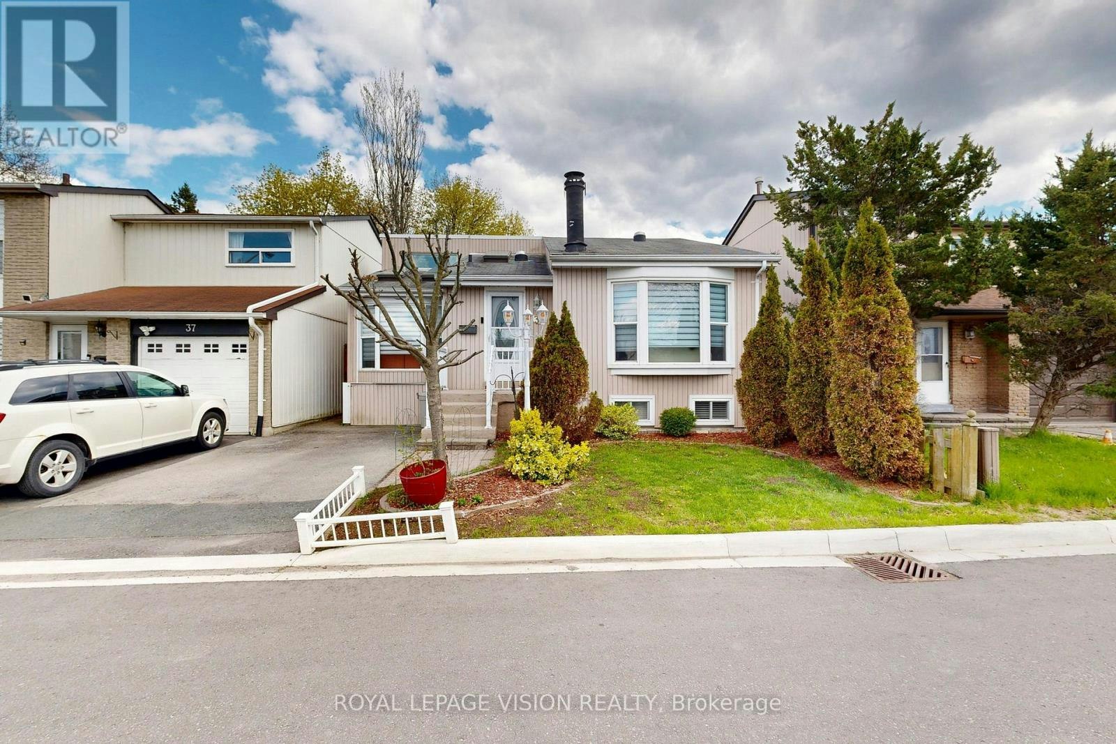 16-39 Lucas Lane, Ajax, ON, L1S 3P7