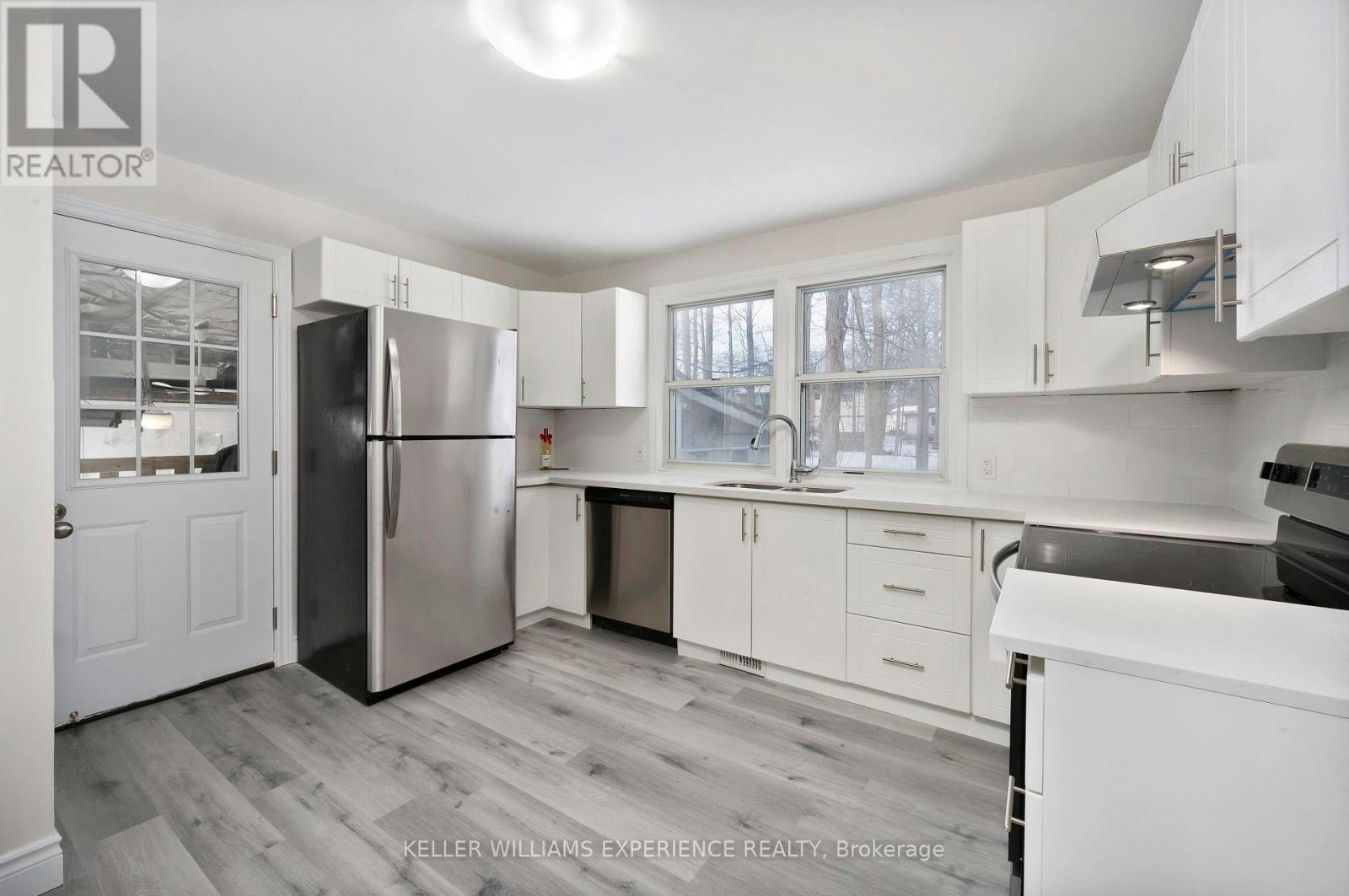 UPPER-52 Cundles Road E, Barrie, ON, L4M 2Z7 - 2