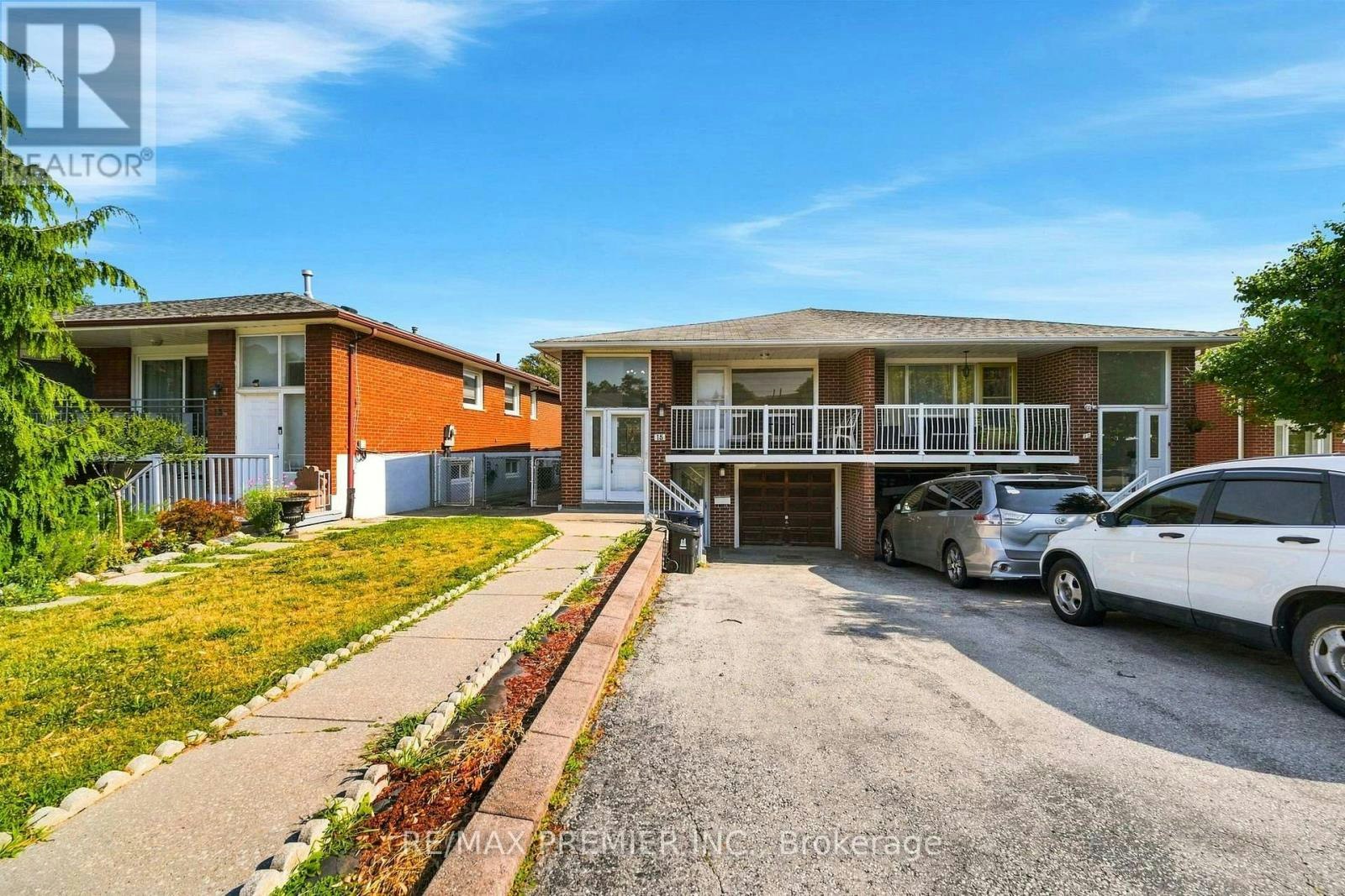 15 Madonna Gardens, Toronto, ON, M9L 2T5