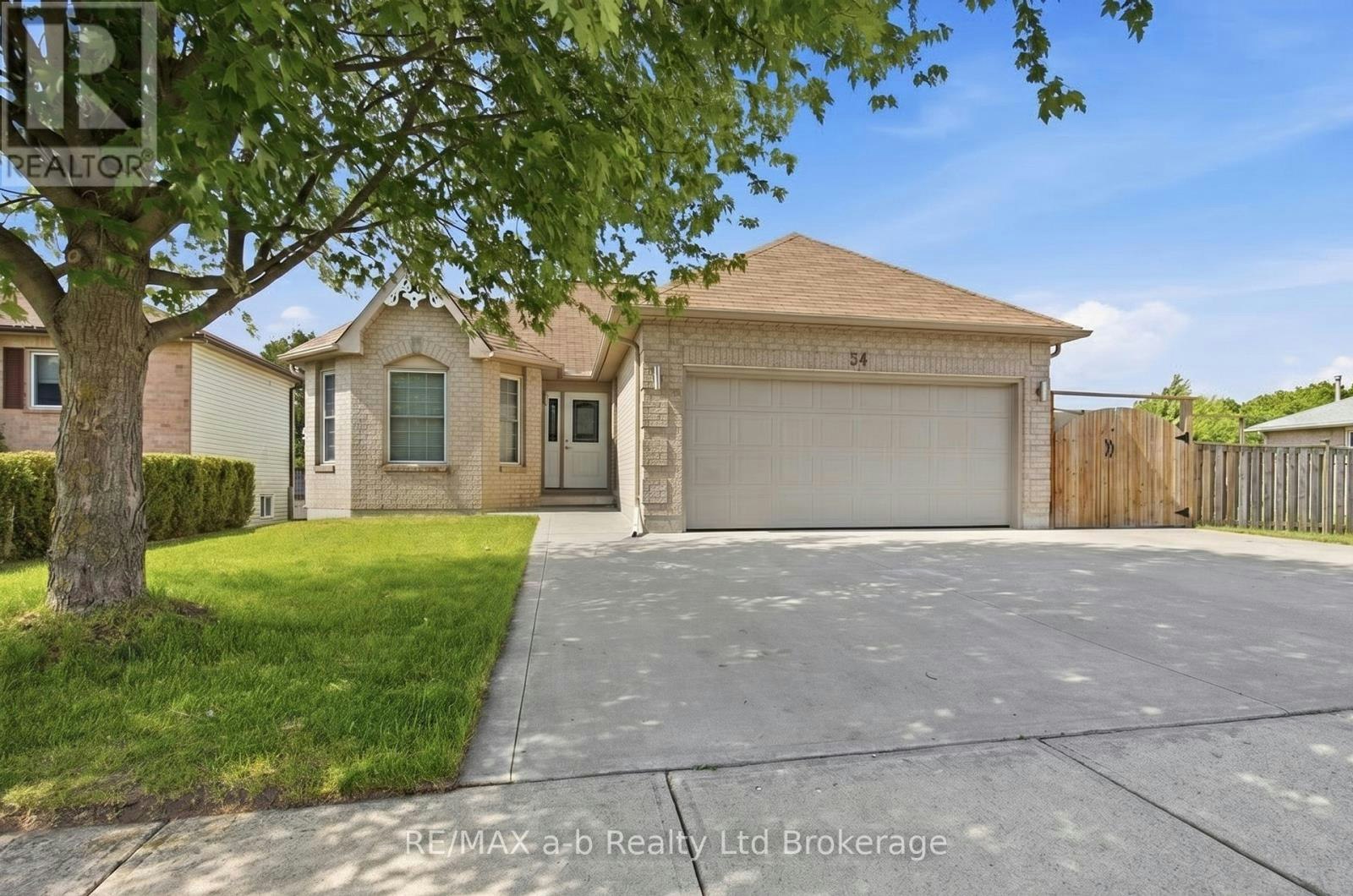 54 Pebble Beach Court, Woodstock, ON, N4S 8X2