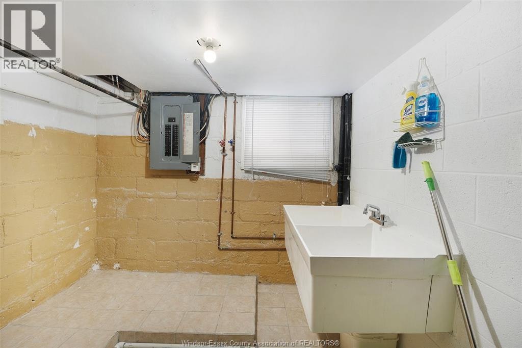 MAIN-907 Gladstone Avenue, Windsor, ON, N9A 2R5 - 18