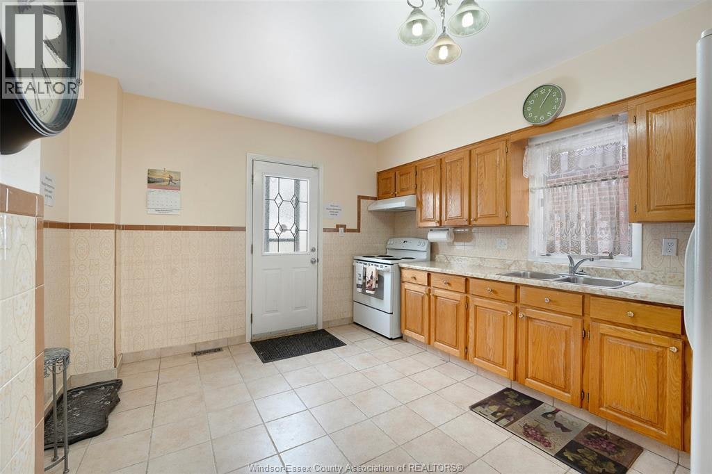 MAIN-907 Gladstone Avenue, Windsor, ON, N9A 2R5 - 7