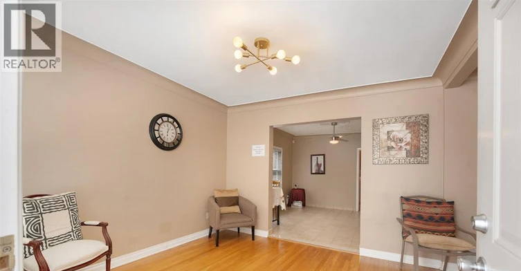MAIN-907 Gladstone Avenue, Windsor, ON, N9A 2R5 - 2
