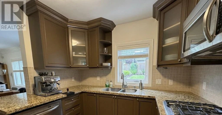 5 Lanbrooke Avenue, Toronto, ON, M2R 2C5 - 3