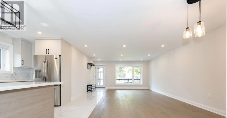 A-31 Mariposa Avenue, Toronto, ON, M6N 4A1 - 7