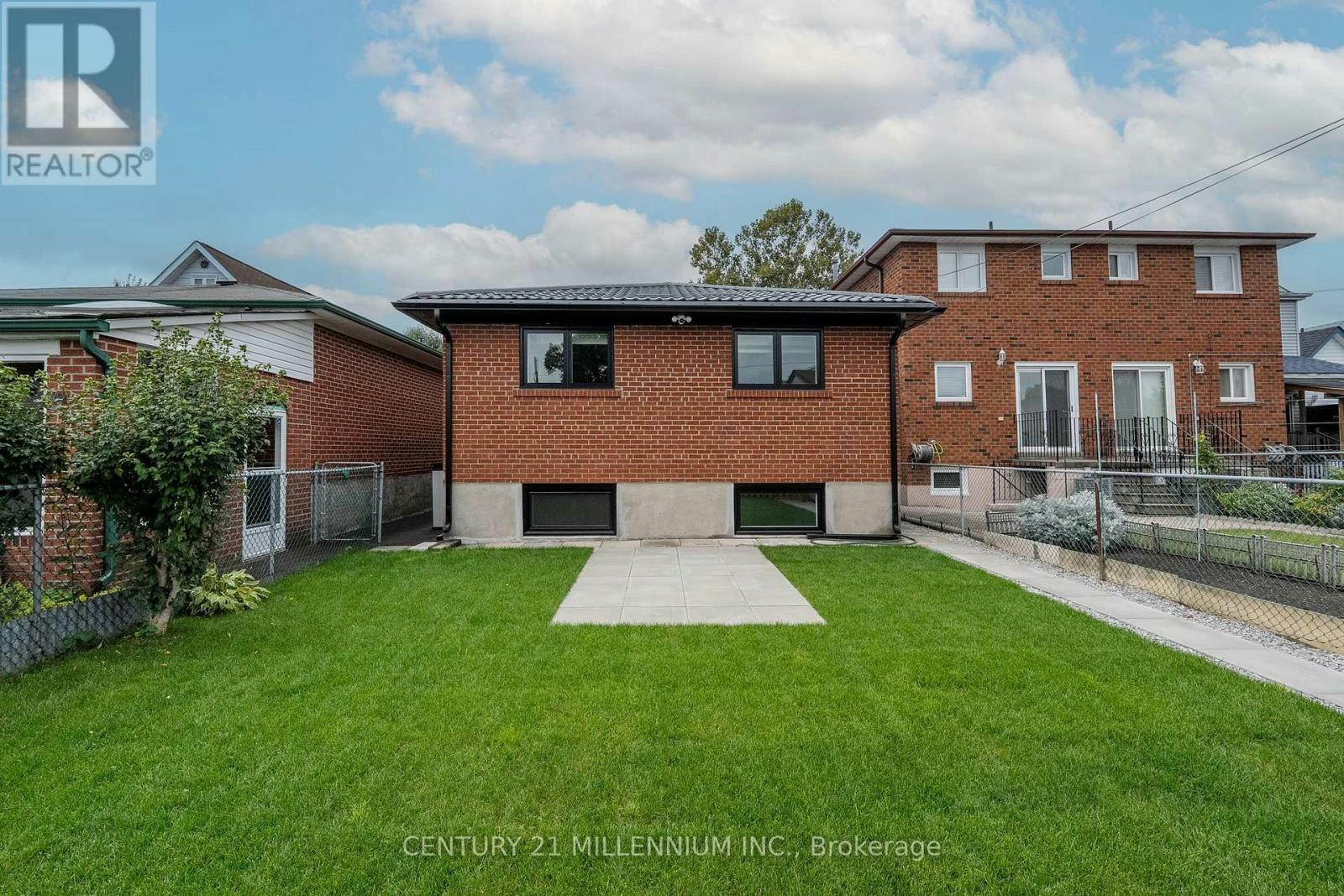A-31 Mariposa Avenue, Toronto, ON, M6N 4A1 - 19