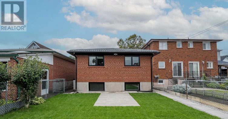 A-31 Mariposa Avenue, Toronto, ON, M6N 4A1 - 19