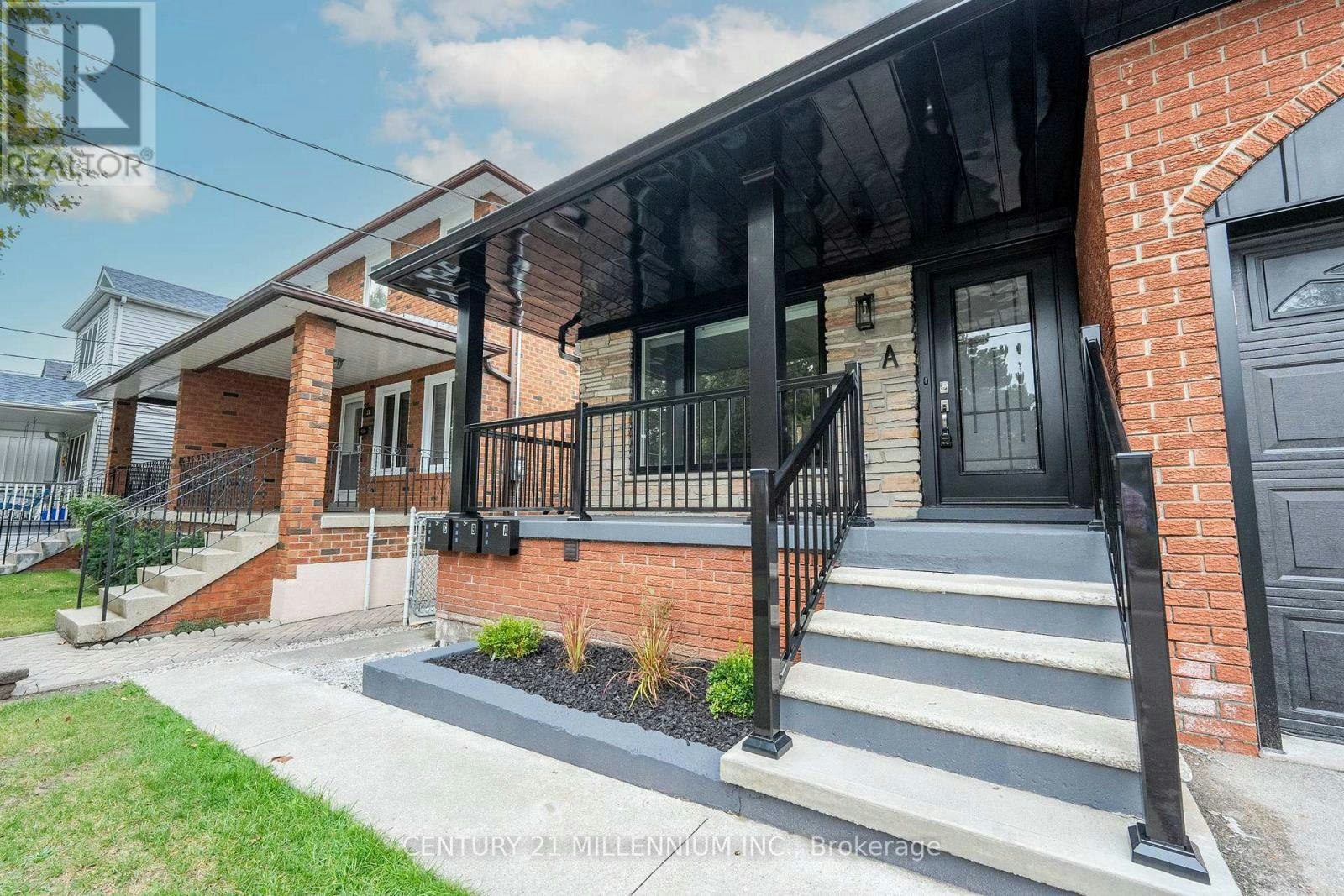 A-31 Mariposa Avenue, Toronto, ON, M6N 4A1 - 2