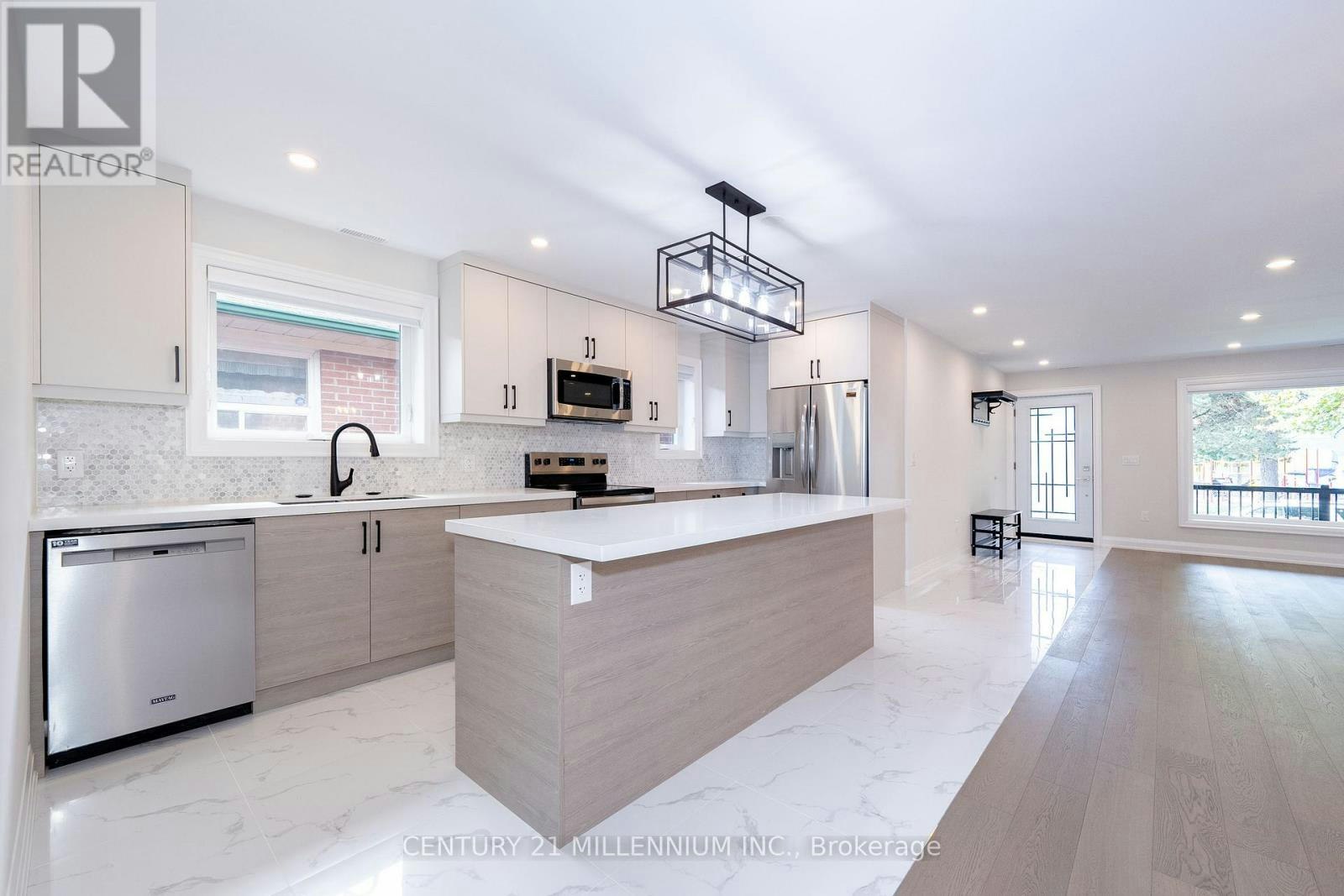 A-31 Mariposa Avenue, Toronto, ON, M6N 4A1 - 4
