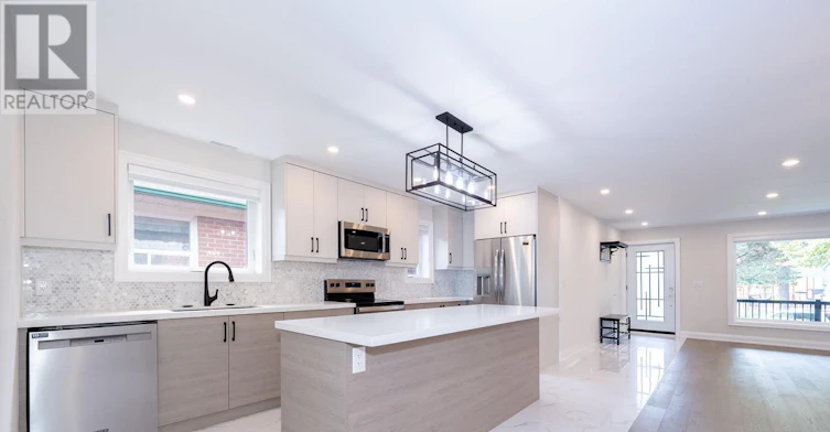 A-31 Mariposa Avenue, Toronto, ON, M6N 4A1 - 4