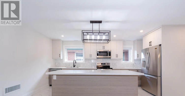 A-31 Mariposa Avenue, Toronto, ON, M6N 4A1 - 5