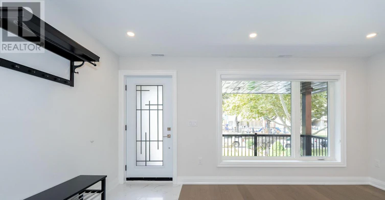 A-31 Mariposa Avenue, Toronto, ON, M6N 4A1 - 3