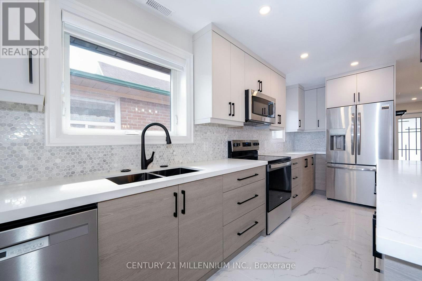 A-31 Mariposa Avenue, Toronto, ON, M6N 4A1 - 6