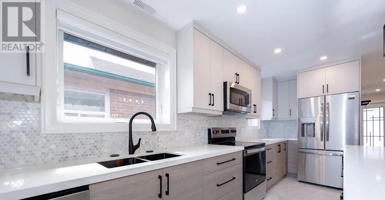 A-31 Mariposa Avenue, Toronto, ON, M6N 4A1 - 6