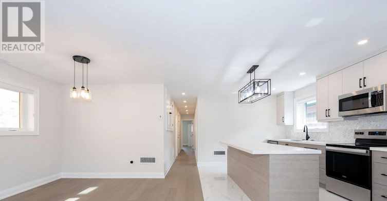 A-31 Mariposa Avenue, Toronto, ON, M6N 4A1 - 9