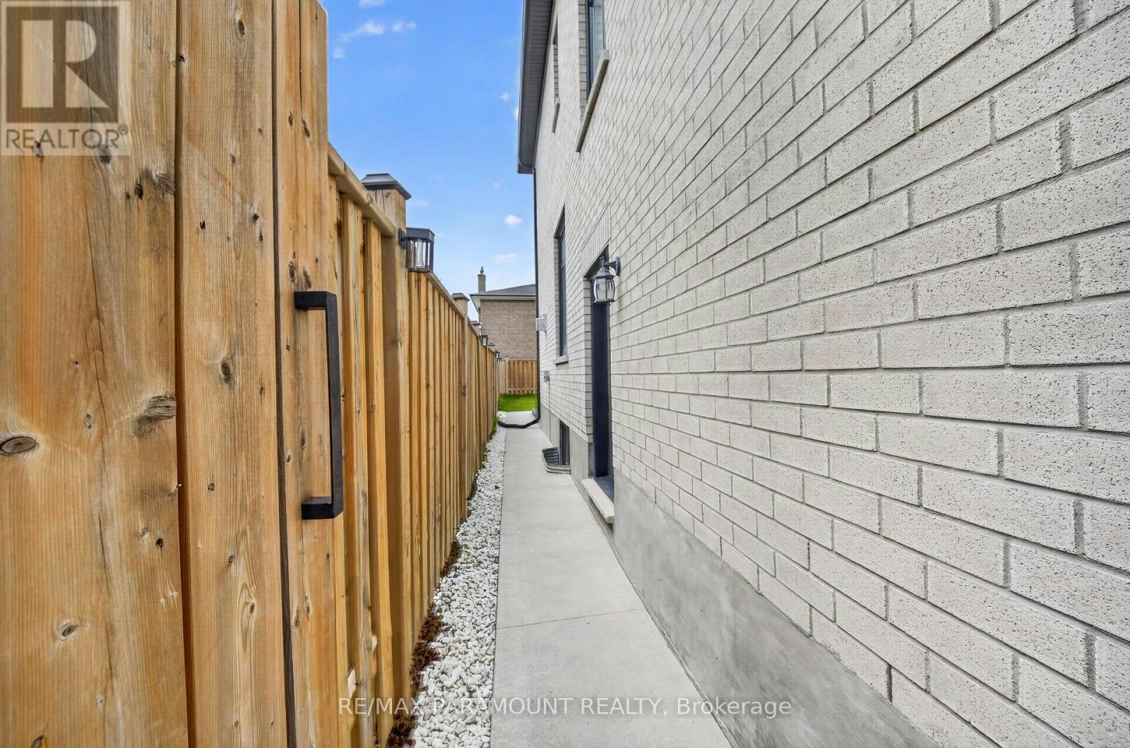 38 York Road, Toronto, ON, M9R 3E4 - 19