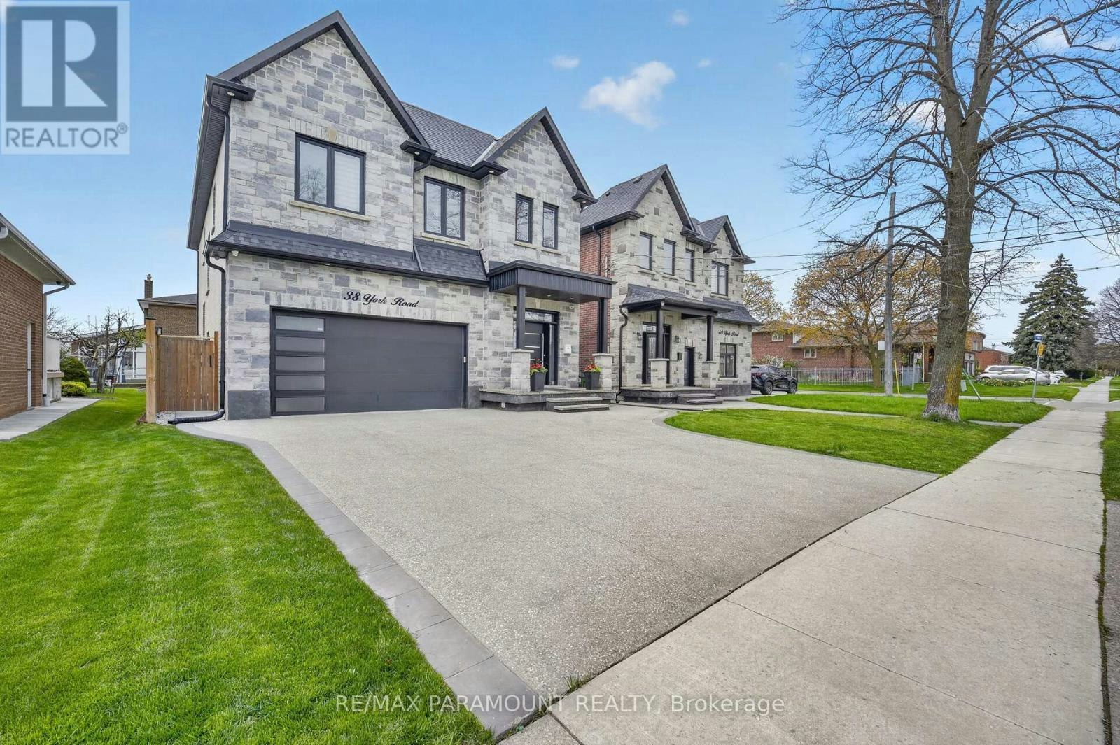 38 York Road, Toronto, ON, M9R 3E4