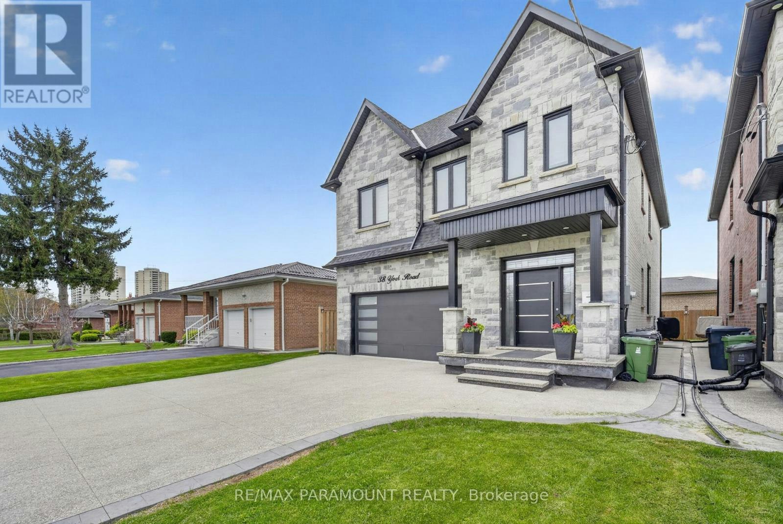 38 York Road, Toronto, ON, M9R 3E4 - 2