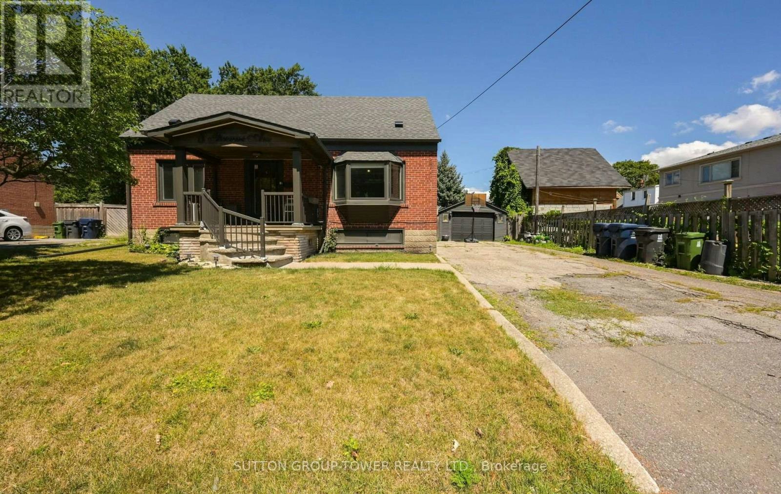8 Yvonne Avenue N, Toronto, ON, M3L 1C7