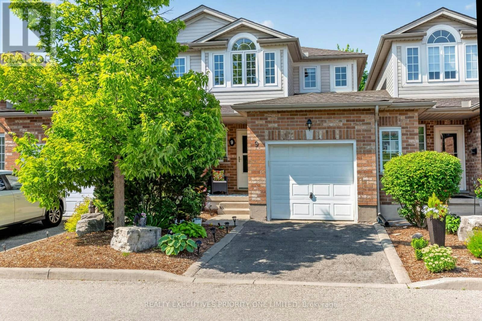 9-37 Bond Court, Guelph, ON, N1H 8P3