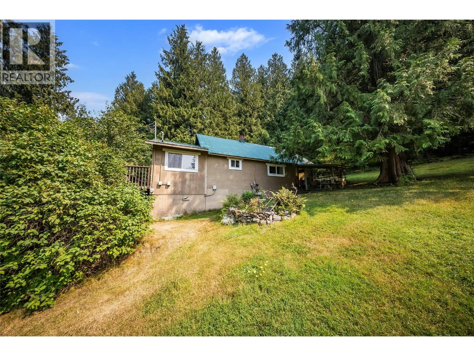 1562 Arrow Lakes Drive, Castlegar, BC, V1N 3N3