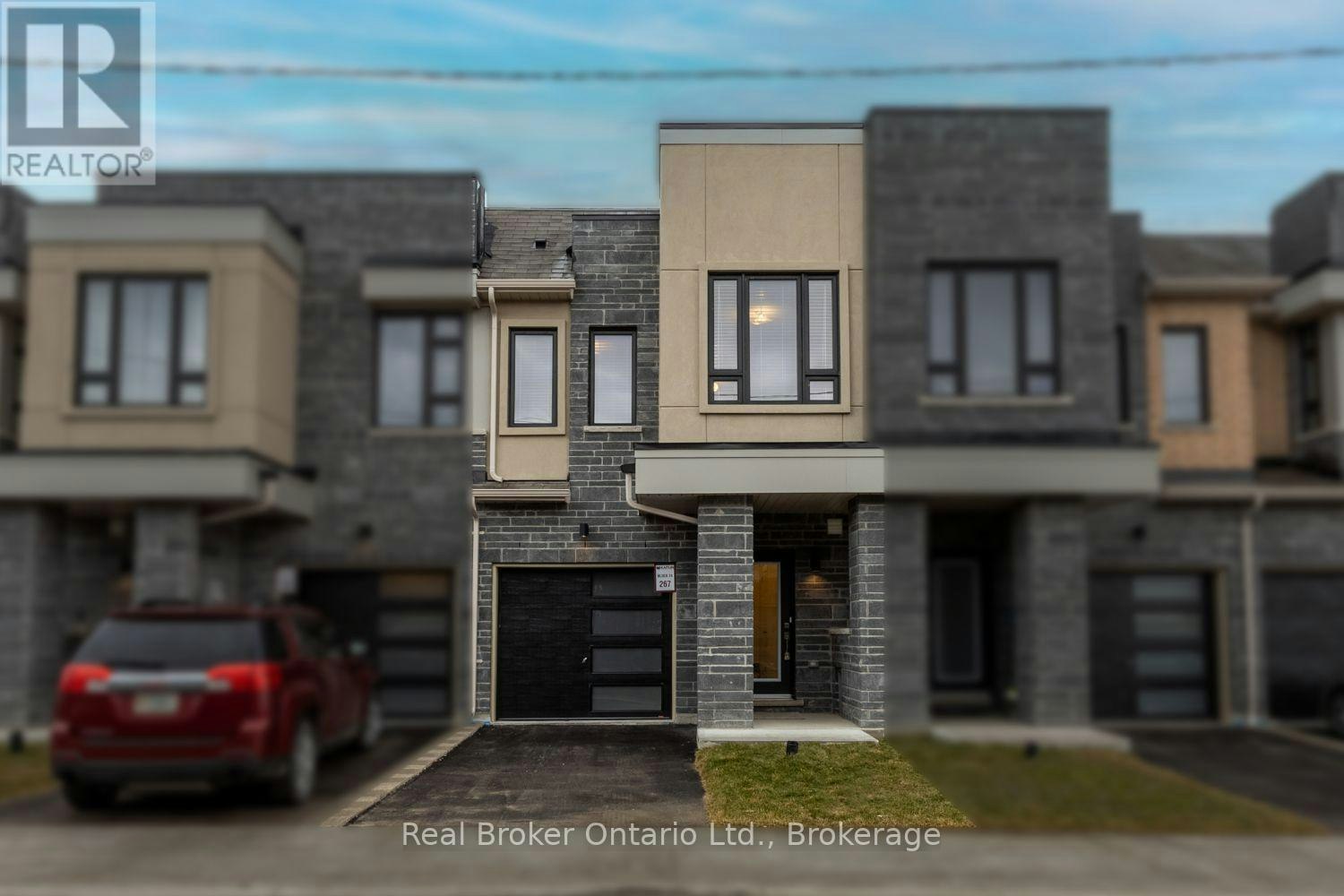 267-79 Caspian Square, Clarington, ON, K2V 0R3 - 2