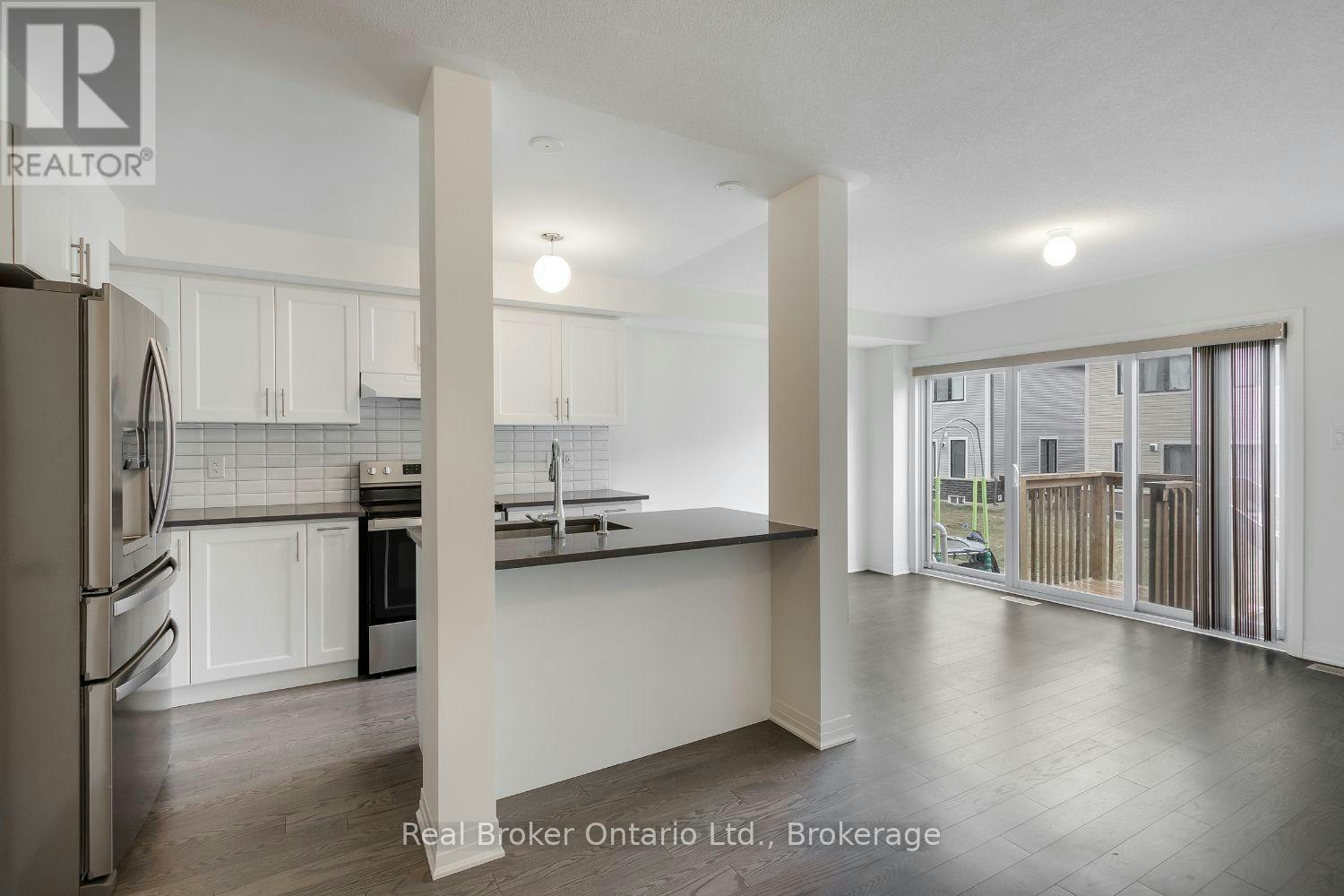 267-79 Caspian Square, Clarington, ON, K2V 0R3 - 4