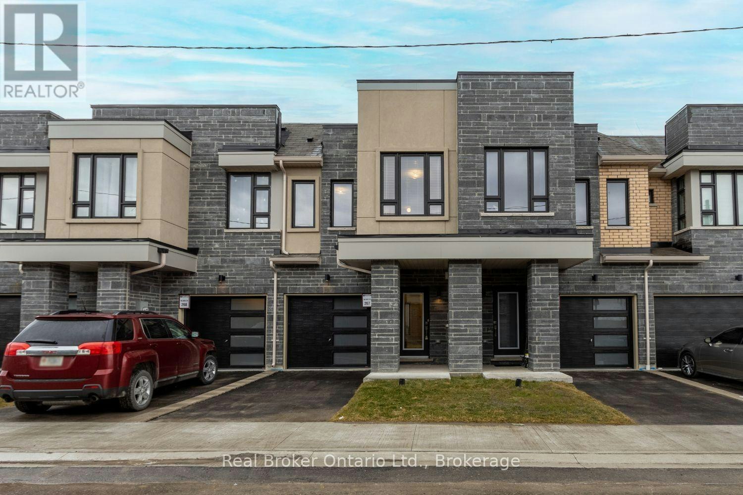 267-79 Caspian Square, Clarington, ON, K2V 0R3