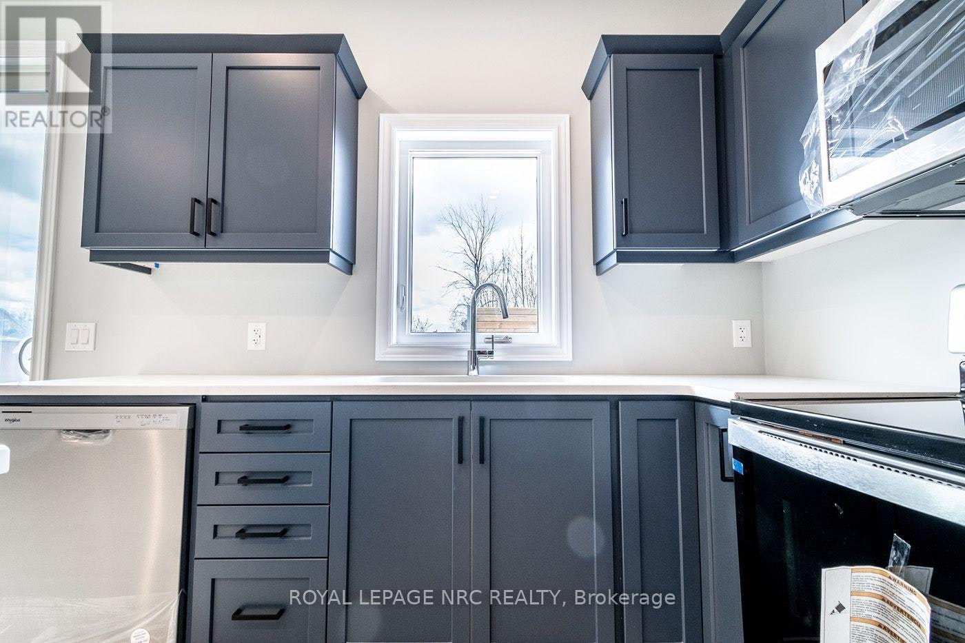 21 121a Moffatt Street, St. Catharines, ON, L2P 0G4 - 9