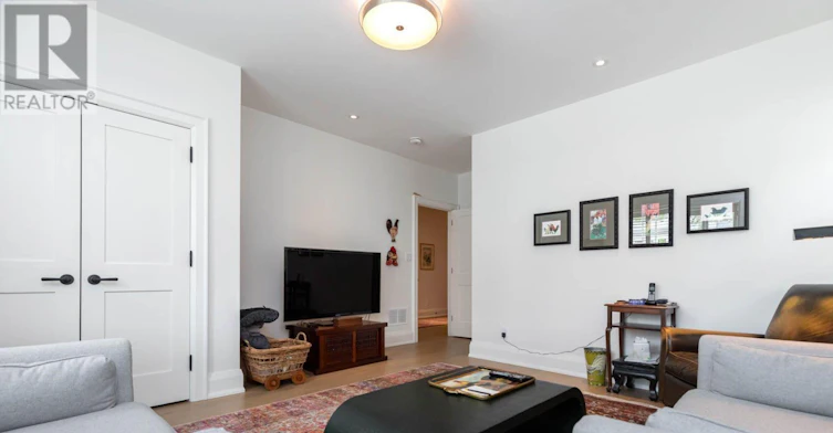 MAIN-32 Edmund Avenue, Toronto, ON, M4V 1H3 - 16