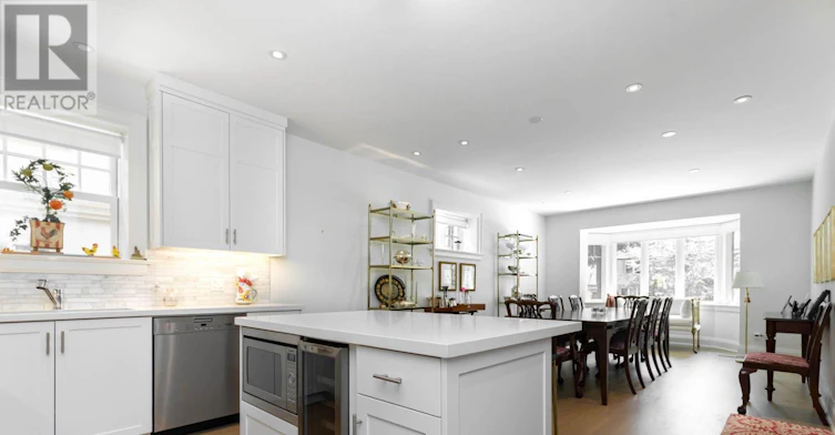 MAIN-32 Edmund Avenue, Toronto, ON, M4V 1H3 - 10