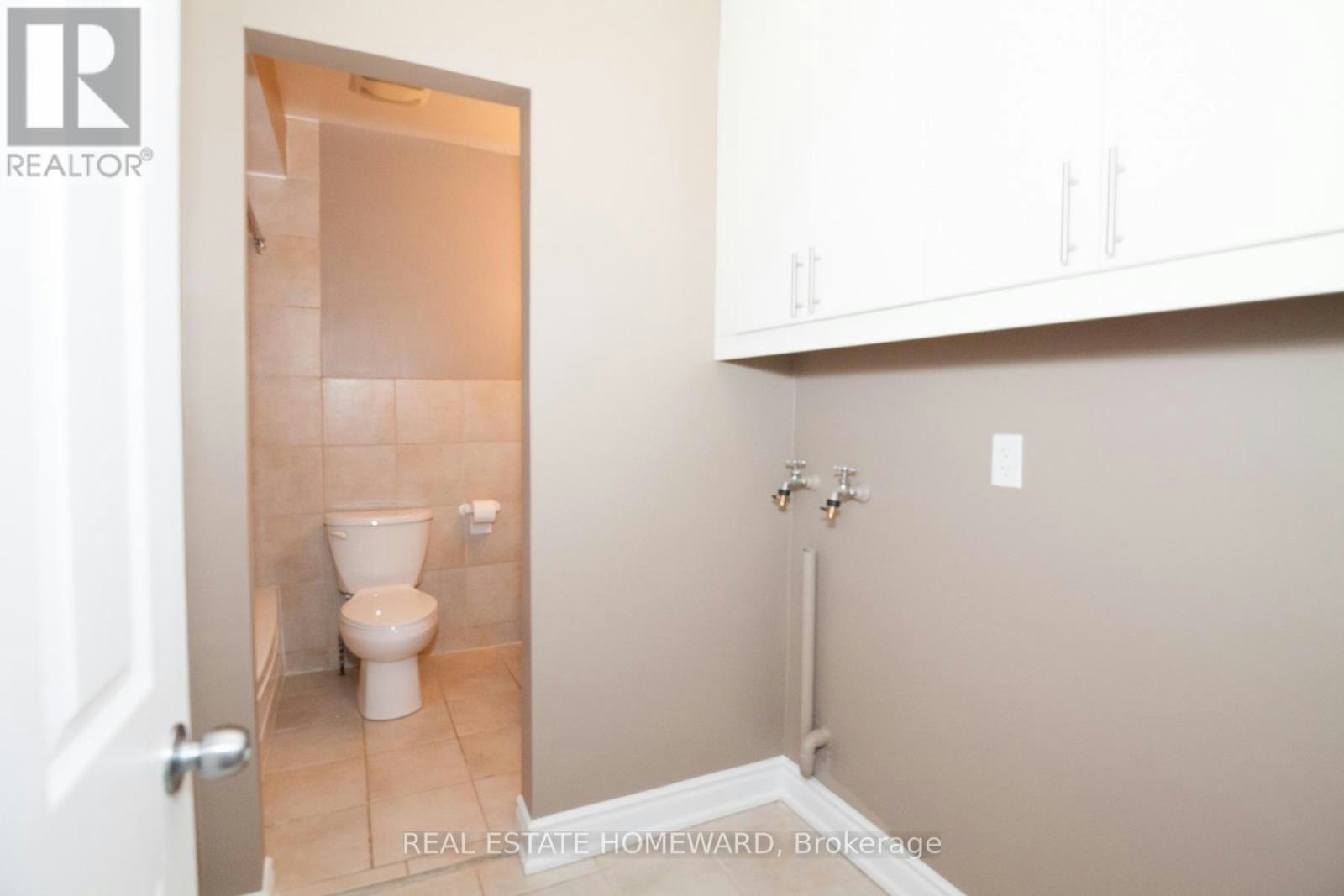 B-920 Pape Avenue, Toronto, ON, M4K 3V2 - 23
