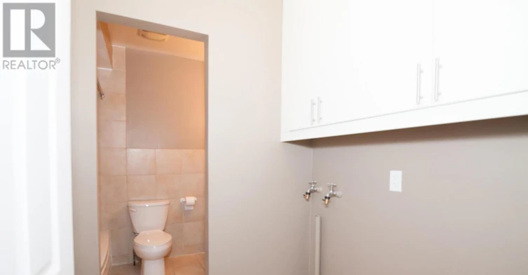 B-920 Pape Avenue, Toronto, ON, M4K 3V2 - 23