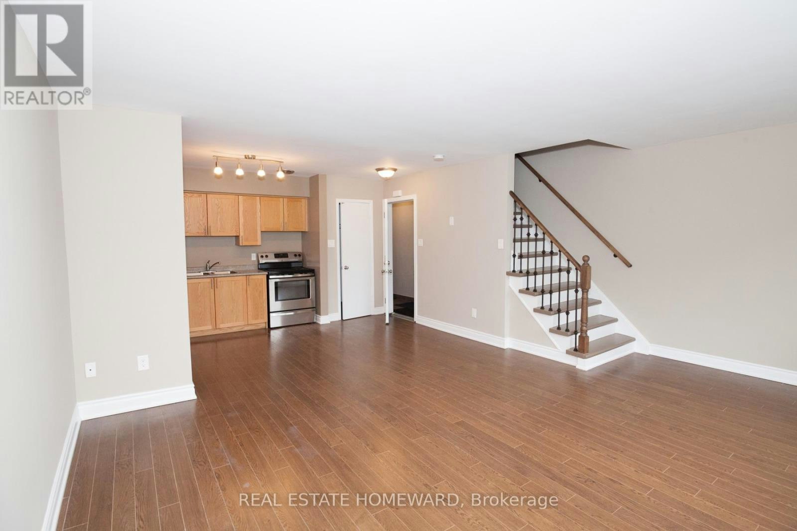B-920 Pape Avenue, Toronto, ON, M4K 3V2 - 4