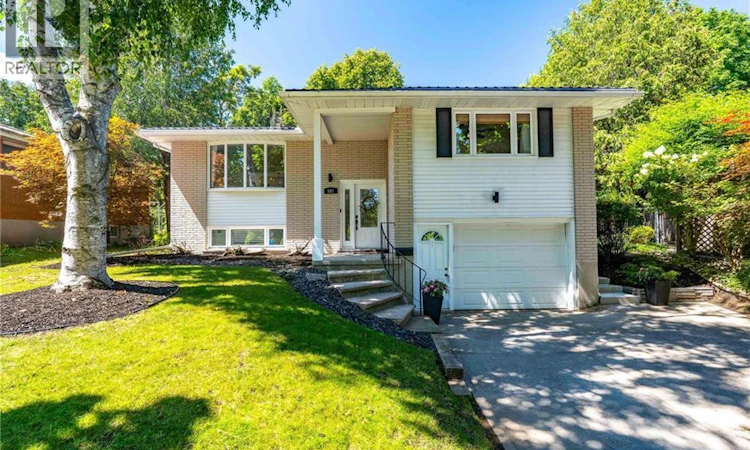 581 Glendene Crescent