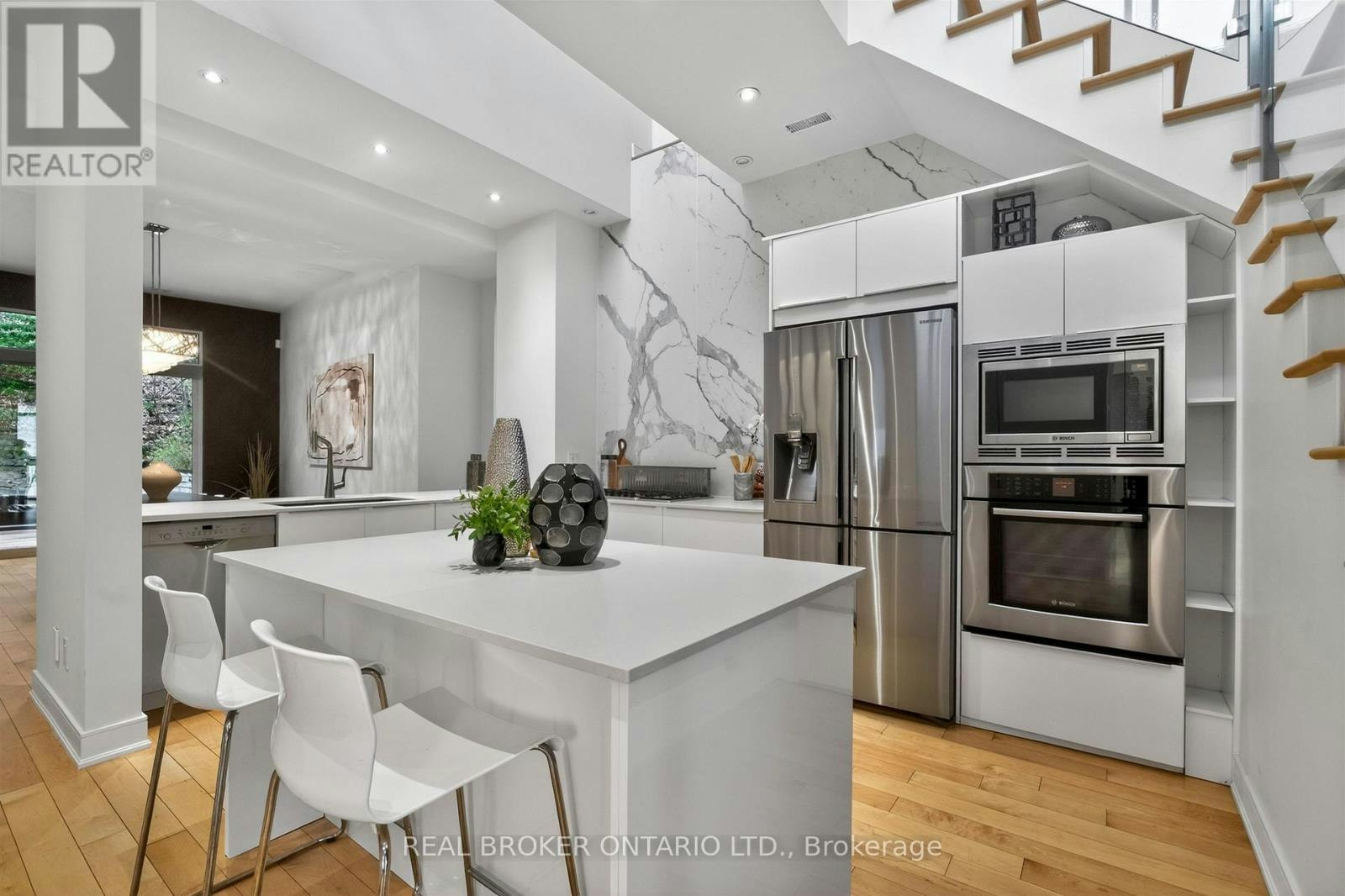 88 Kingsway Way SOUTH, Toronto, ON, M6S 3T3 - 7