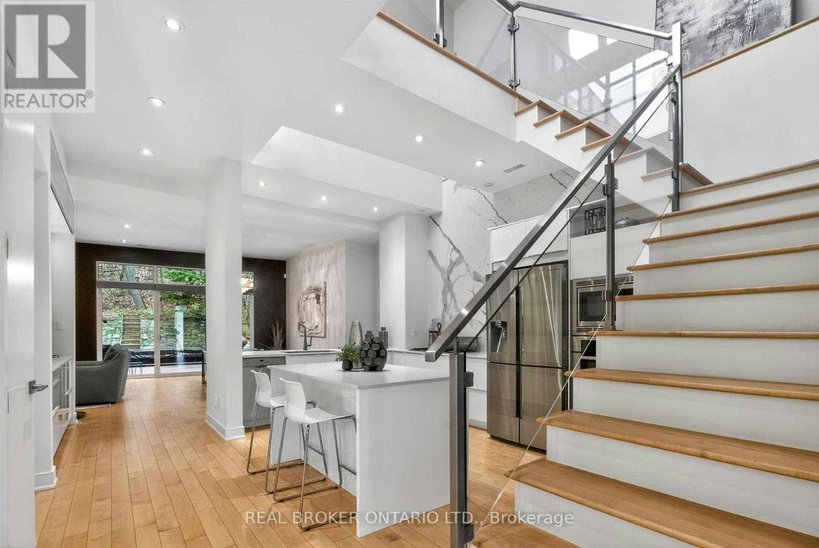 88 Kingsway Way SOUTH, Toronto, ON, M6S 3T3 - 6