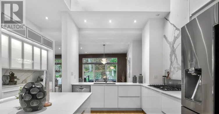 88 Kingsway Way SOUTH, Toronto, ON, M6S 3T3 - 9