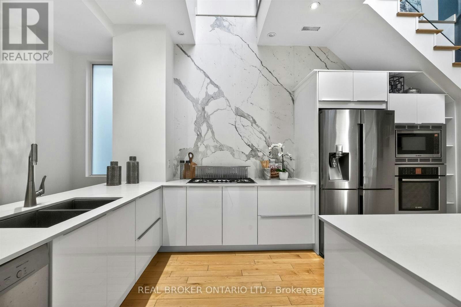 88 Kingsway Way SOUTH, Toronto, ON, M6S 3T3 - 8