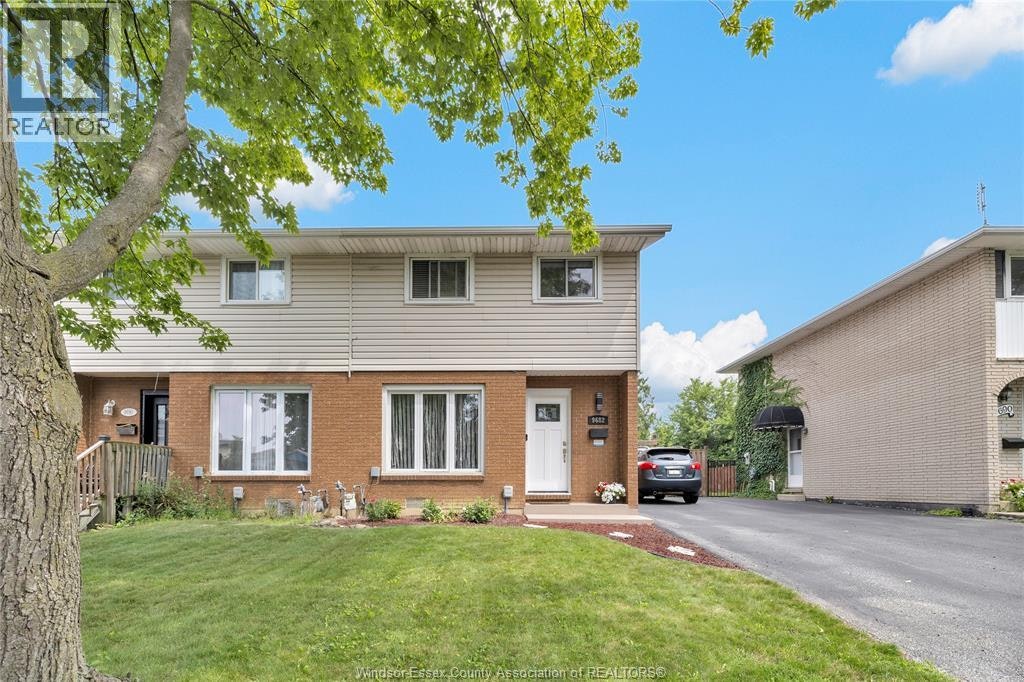9682 Lynngrove Crescent, Windsor, ON, N8R 1B7