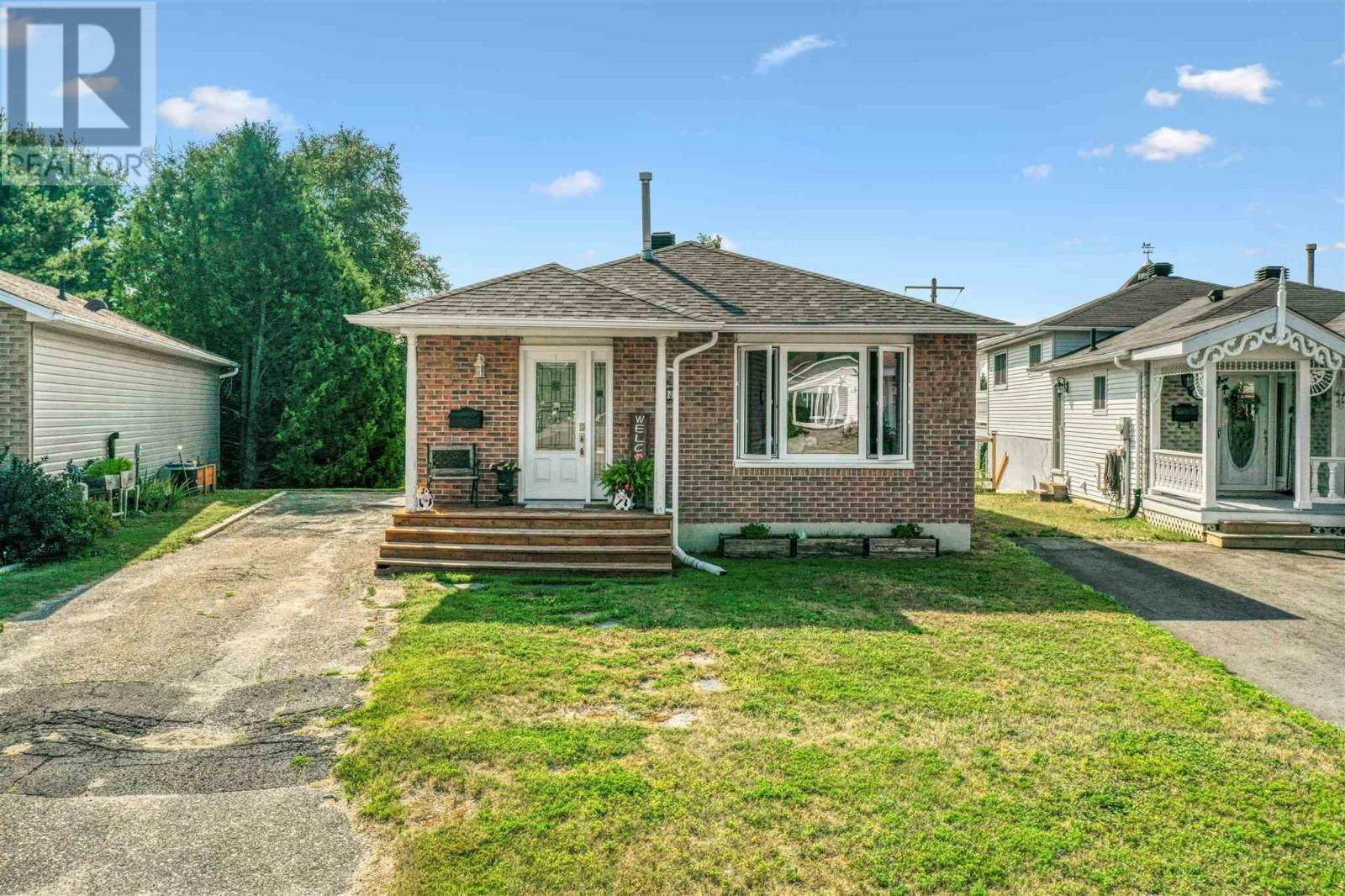 54 Beaumier Crescent, Elliot Lake, ON, P5A 2Z1