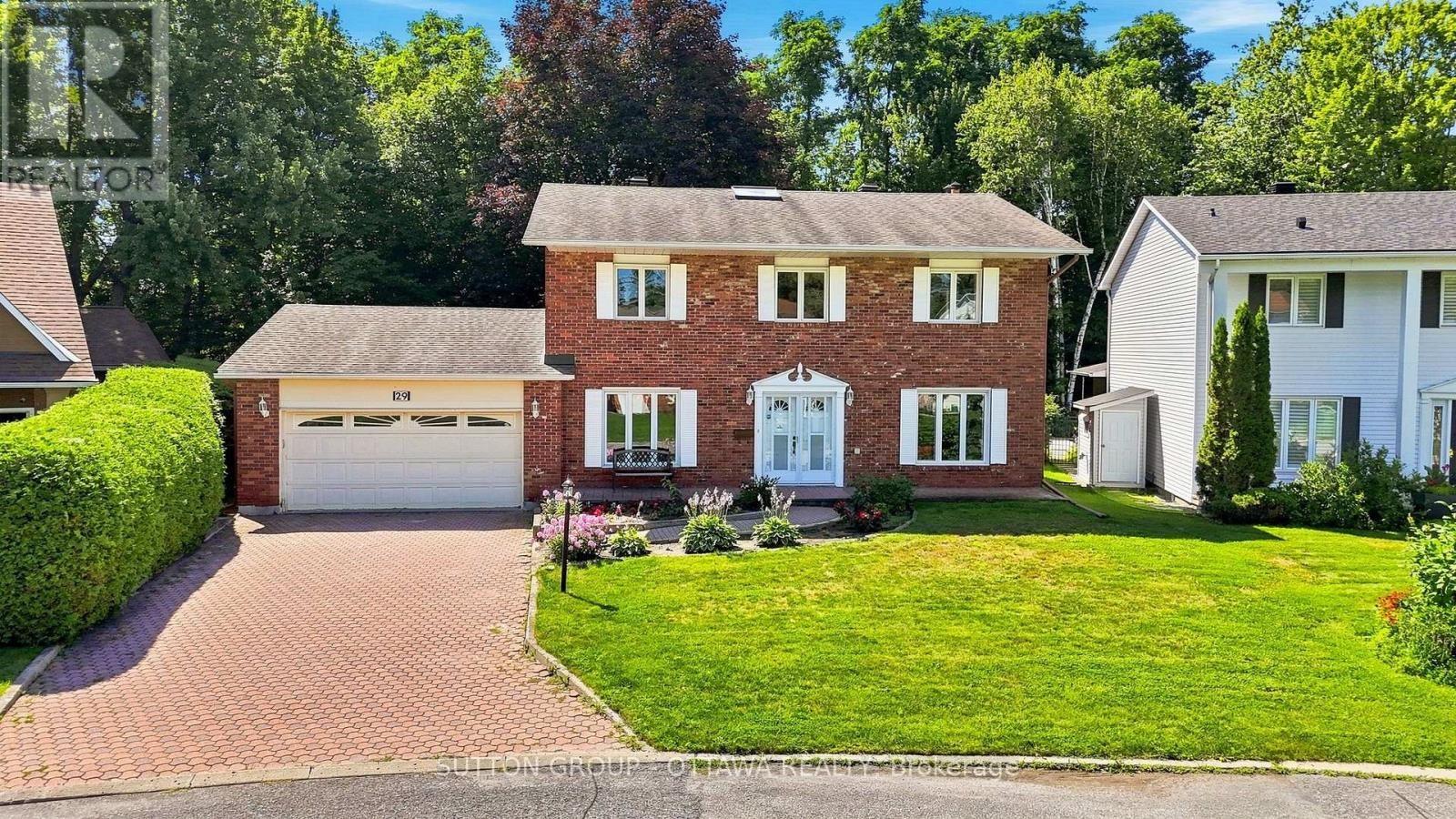 29 Chesswood Court, Ottawa, ON, K2E 7E3