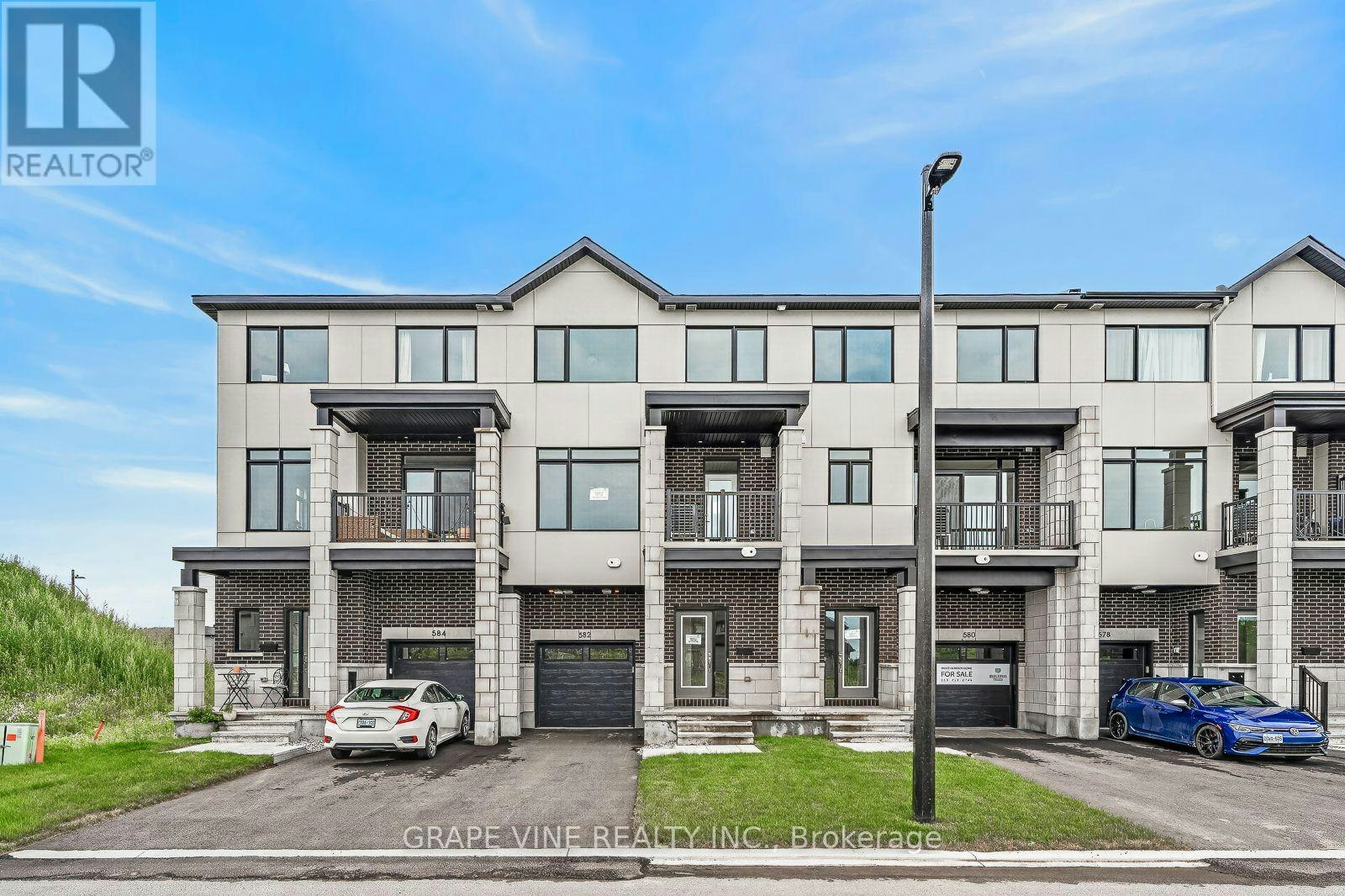 582 Arbia Ridge, Ottawa, ON, K2S 2S4