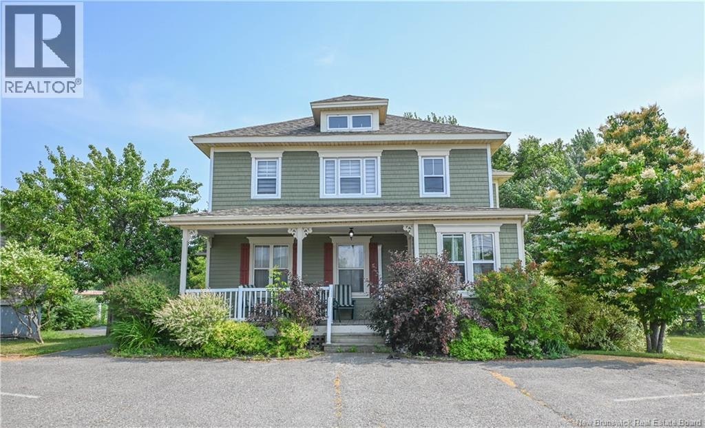 98 Saint Pierre Ouest Boulevard, Caraquet, NB, E1W 1B6