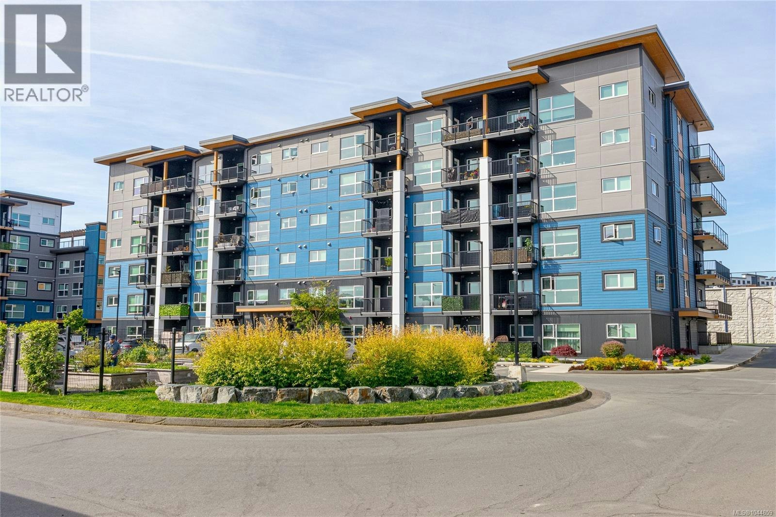 301-2465 Gateway Road, Langford, BC, V9B 5X3
