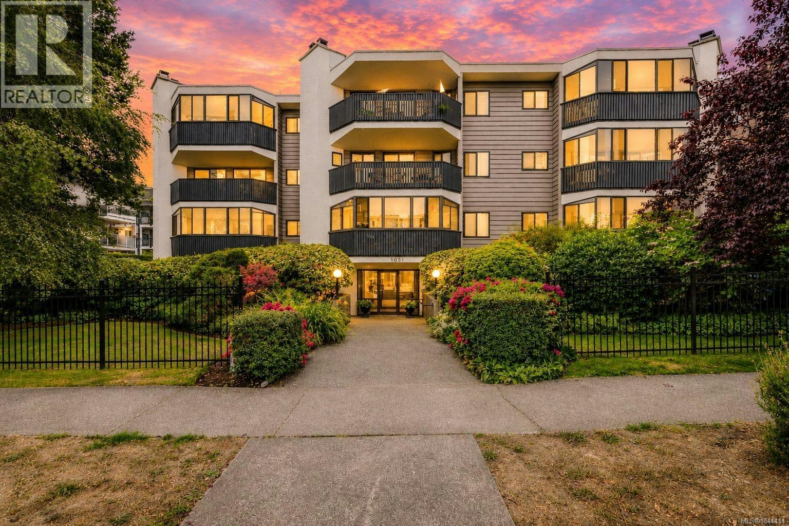 303-1031 Burdett Avenue, Victoria, BC, V8V 3G9