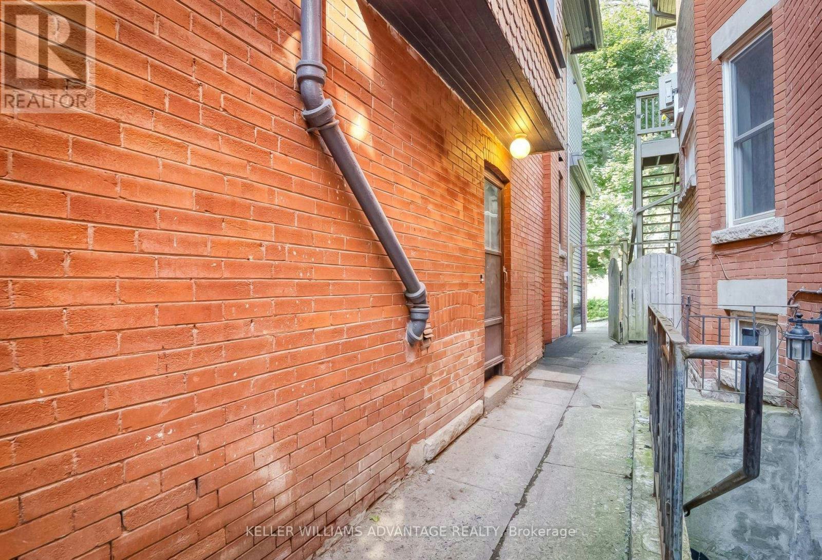 LOWER-146 Madison Avenue, Toronto, ON, M5R 2S5 - 2
